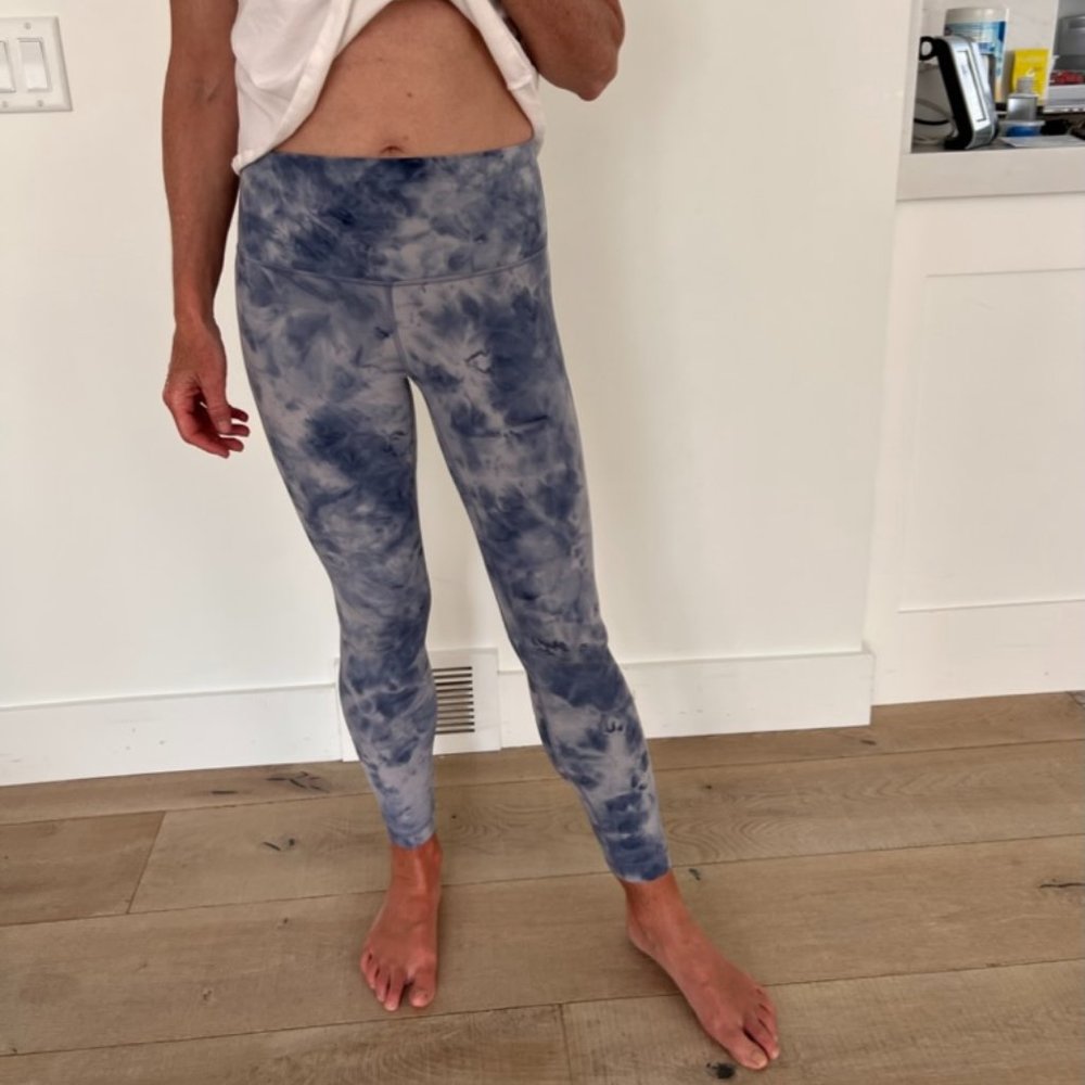 Lululemon Tie Dye Periwinkle Leggings, size 4